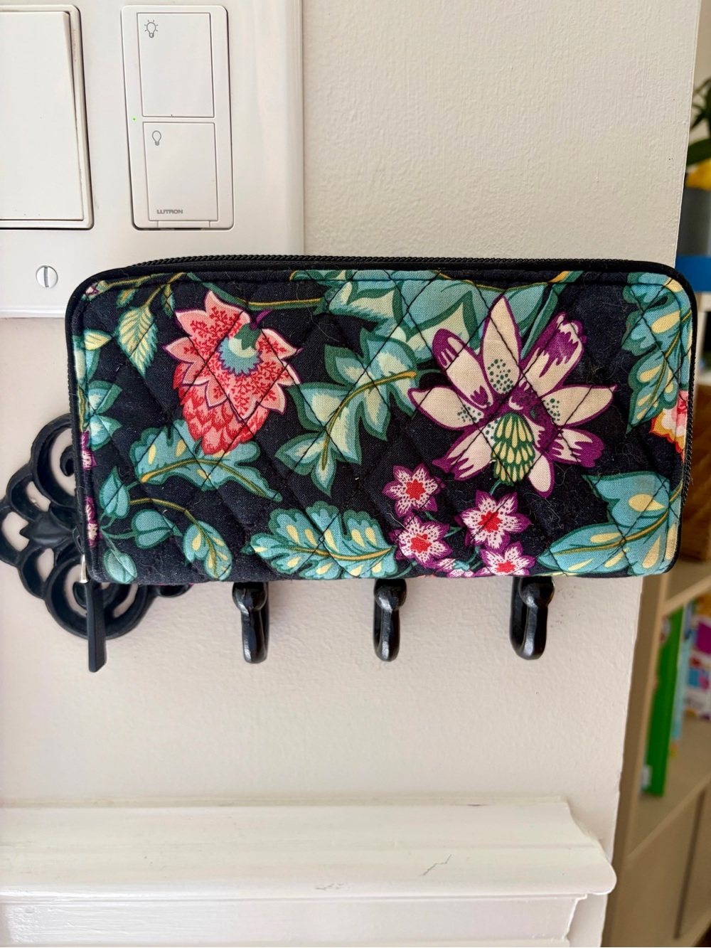 Vera Bradley Quilted Floral Zip Around Wallet Black Multicolor Cotton